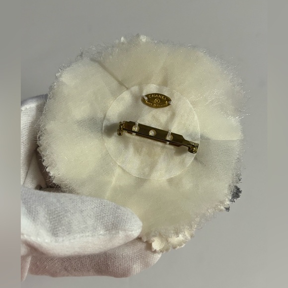Authentic. CHANEL Broocb - Picture 12 of 13